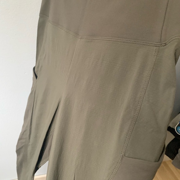 Athleta Trekkie Hybrid Crop Tight - Picture 3 of 7